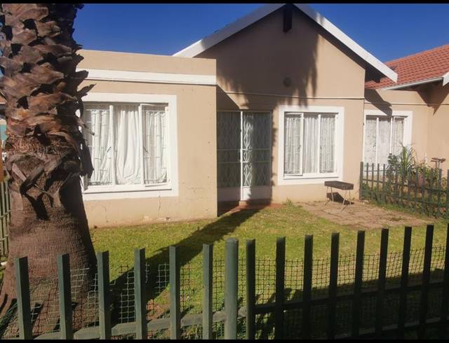 2 BEDROOM TOWNHOUSE FOR SALE IN PARKDENE